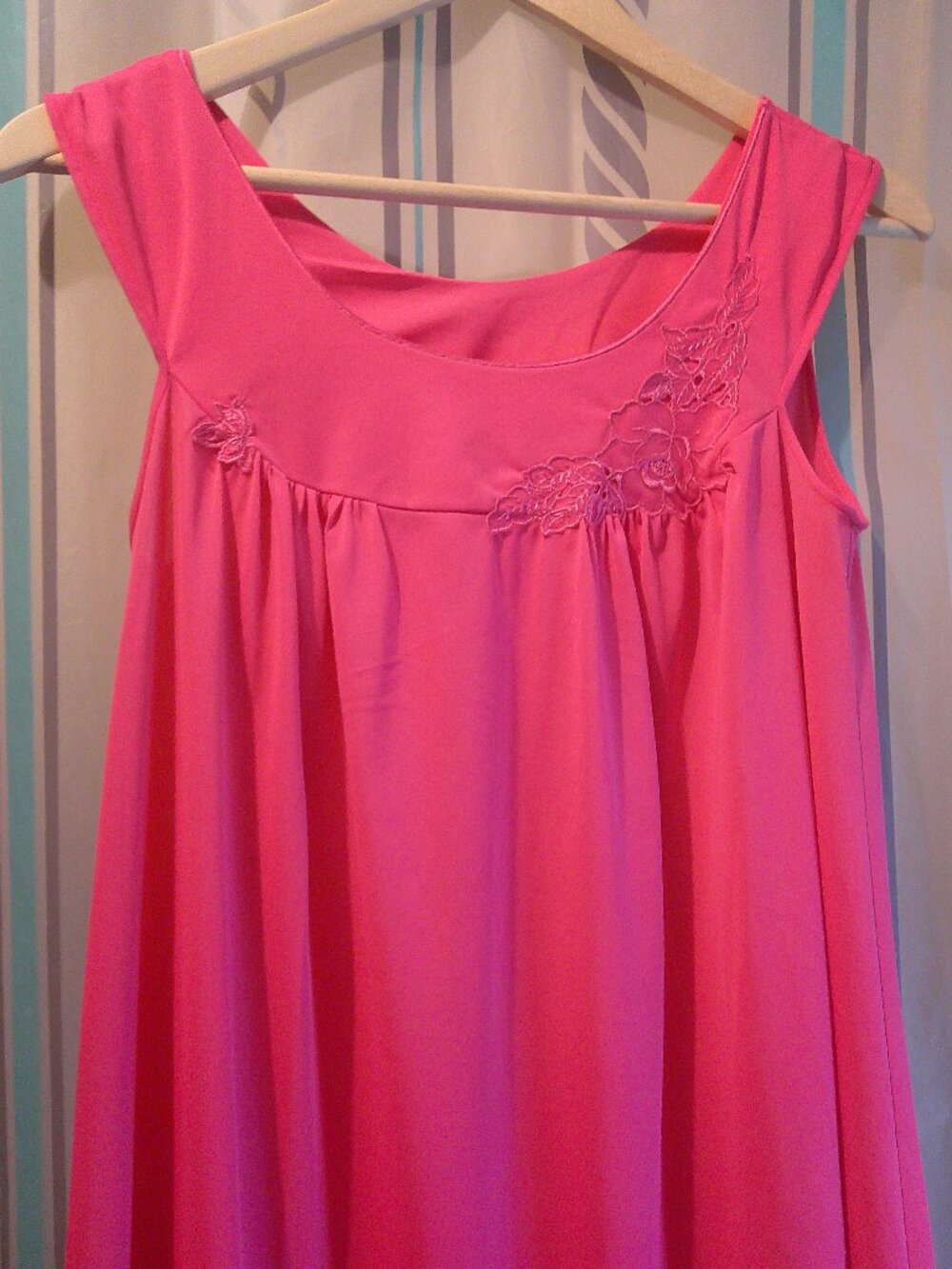 NEW Vtg "Lorraine" No-Cling Nylon Nightgown Applique Trim Woman Sz S